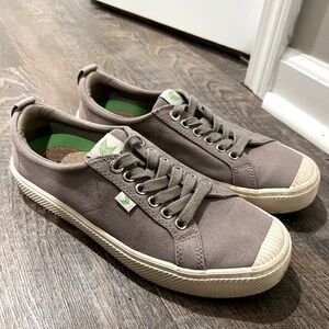 Cariuma Sneakers Mystic Grey Canvas OCA low